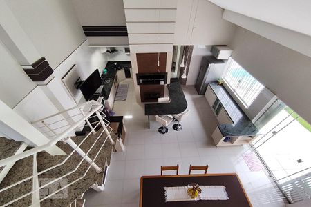 Casa à venda com 440m², 4 quartos e 3 vagas Casa à venda com 440m², 4 quartos e 3 vagasCozinha e Área de Serviço