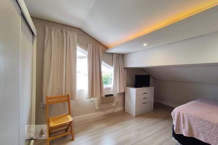 Casa à venda com 440m², 4 quartos e 3 vagas Casa à venda com 440m², 4 quartos e 3 vagasQuarto 3