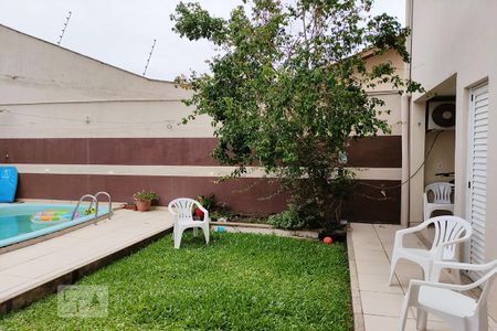 Casa à venda com 440m², 4 quartos e 3 vagas Casa à venda com 440m², 4 quartos e 3 vagasPátio