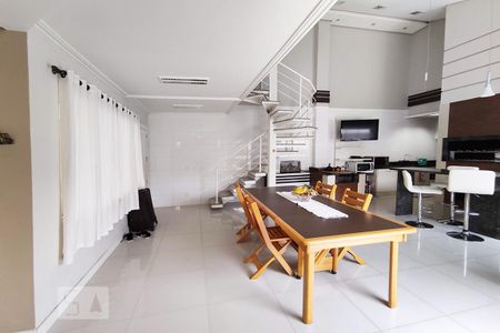 Casa à venda com 440m², 4 quartos e 3 vagas Casa à venda com 440m², 4 quartos e 3 vagasCozinha