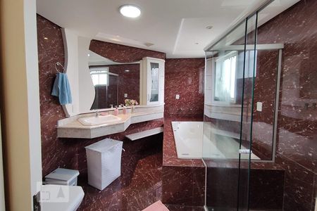 Casa à venda com 440m², 4 quartos e 3 vagas Casa à venda com 440m², 4 quartos e 3 vagasBanheiro da Suíte