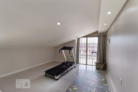 Casa à venda com 440m², 4 quartos e 3 vagas Casa à venda com 440m², 4 quartos e 3 vagasAcademia