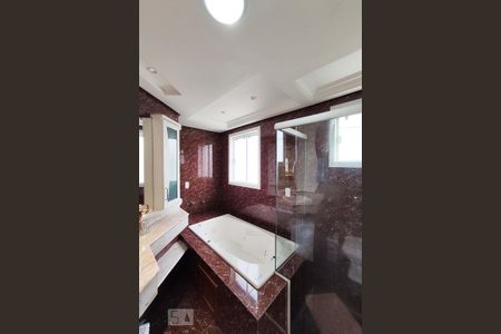 Casa à venda com 440m², 4 quartos e 3 vagas Casa à venda com 440m², 4 quartos e 3 vagasBanheiro da Suíte
