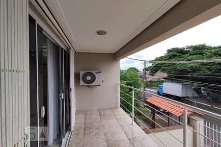 Casa à venda com 440m², 4 quartos e 3 vagas Casa à venda com 440m², 4 quartos e 3 vagasSacada da Quarto 4 - Suíte