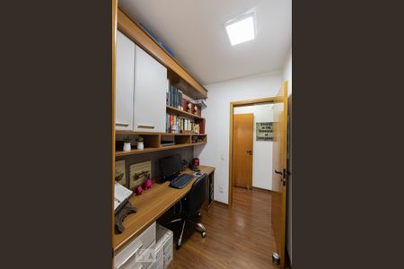 Apartamento à venda com 127m², 3 quartos e 3 vagas Apartamento à venda com 127m², 3 quartos e 3 vagasEscritório