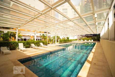 Studio à venda com 60m², 1 quarto e 1 vaga Studio à venda com 60m², 1 quarto e 1 vagaÁrea comum - Piscina