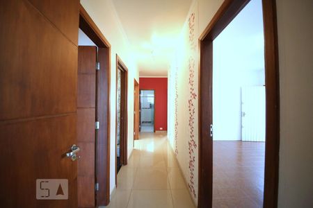Corredor de casa à venda com 3 quartos, 230m² em Jardim Aeroporto, São Paulo