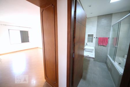 Suíte  de casa à venda com 3 quartos, 230m² em Jardim Aeroporto, São Paulo