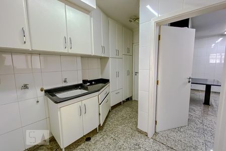 Apartamento à venda com 140m², 3 quartos e 3 vagasLavanderia
