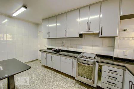 Apartamento à venda com 140m², 3 quartos e 3 vagasCozinha