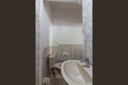 Banheiro de casa para alugar com 1 quarto, 45m² em Km 18, Osasco