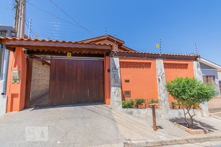 Casa à venda com 250m², 3 quartos e 4 vagasFachada