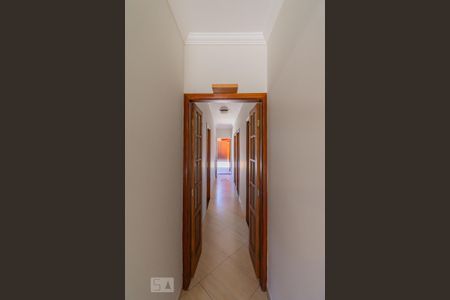 Casa à venda com 250m², 3 quartos e 4 vagasBanheiro Corredor