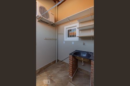 Casa à venda com 250m², 3 quartos e 4 vagasÁrea de Serviço