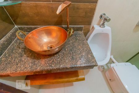 Casa à venda com 250m², 3 quartos e 4 vagasBanheiro - Torneira