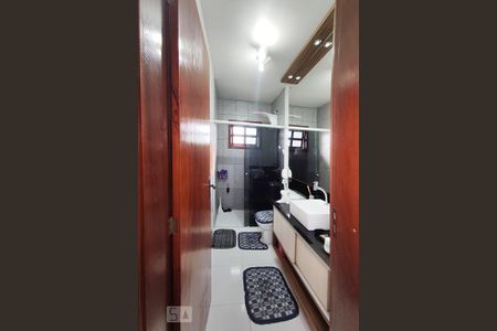 Casa à venda com 112m², 2 quartos e 1 vaga Casa à venda com 112m², 2 quartos e 1 vagaBanheiro