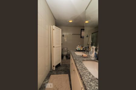 Apartamento à venda com 189m², 3 quartos e 3 vagasBanheiro do Quarto 3