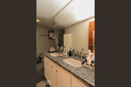 Apartamento à venda com 189m², 3 quartos e 3 vagasBanheiro do Quarto 3