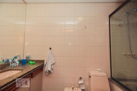 Apartamento à venda com 189m², 3 quartos e 3 vagasBanheiro do Quarto 2