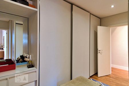 Apartamento para alugar com 261m², 4 quartos e 4 vagas Apartamento para alugar com 261m², 4 quartos e 4 vagasCloset da Suíte 1