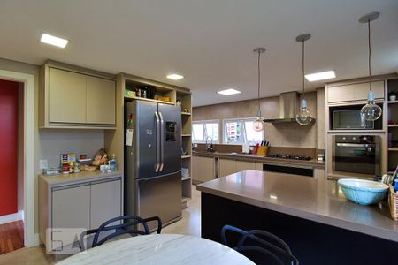 Apartamento para alugar com 261m², 4 quartos e 4 vagas Apartamento para alugar com 261m², 4 quartos e 4 vagasCozinha