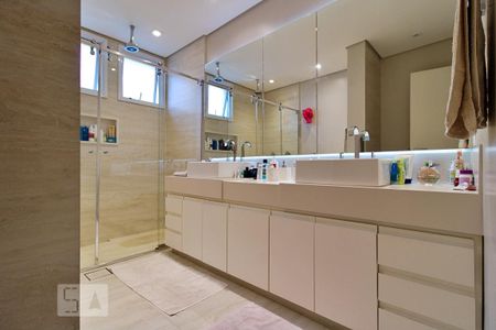 Apartamento para alugar com 261m², 4 quartos e 4 vagas Apartamento para alugar com 261m², 4 quartos e 4 vagasBanheiro da Suíte 1