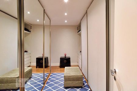 Apartamento para alugar com 261m², 4 quartos e 4 vagas Apartamento para alugar com 261m², 4 quartos e 4 vagasCloset da Suíte 1