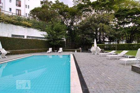 Apartamento para alugar com 261m², 4 quartos e 4 vagas Apartamento para alugar com 261m², 4 quartos e 4 vagasÁrea comum - Piscina
