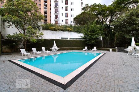 Apartamento para alugar com 261m², 4 quartos e 4 vagas Apartamento para alugar com 261m², 4 quartos e 4 vagasÁrea comum - Piscina