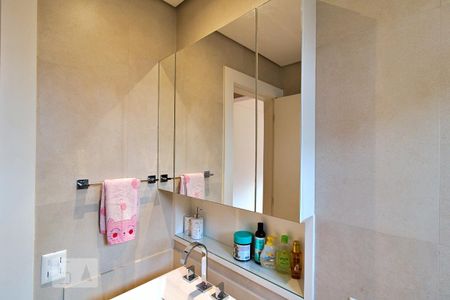 Apartamento para alugar com 261m², 4 quartos e 4 vagas Apartamento para alugar com 261m², 4 quartos e 4 vagasBanheiro da Suíte 2