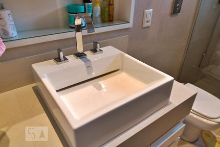 Apartamento para alugar com 261m², 4 quartos e 4 vagas Apartamento para alugar com 261m², 4 quartos e 4 vagasBanheiro da Suíte 2