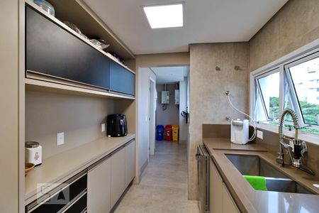 Apartamento para alugar com 261m², 4 quartos e 4 vagas Apartamento para alugar com 261m², 4 quartos e 4 vagasCozinha