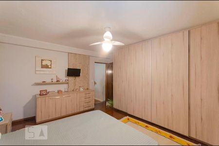 Casa à venda com 200m², 4 quartos e 2 vagasSuíte