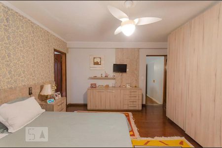 Casa à venda com 200m², 4 quartos e 2 vagasSuíte