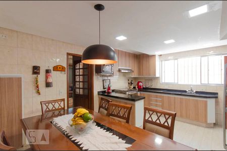 Casa à venda com 200m², 4 quartos e 2 vagasCozinha