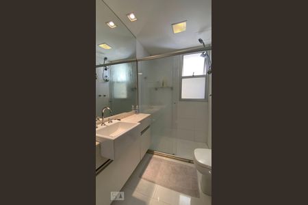 Apartamento para alugar com 104m², 2 quartos e 2 vagas Apartamento para alugar com 104m², 2 quartos e 2 vagasBanheiro