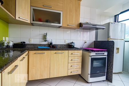 Apartamento à venda com 99m², 3 quartos e 2 vagasCozinha 