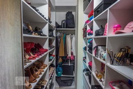 Casa de condomínio à venda com 99m², 3 quartos e 2 vagas Casa de condomínio à venda com 99m², 3 quartos e 2 vagasCloset