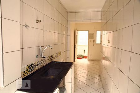 Cozinha de apartamento para alugar com 1 quarto, 48m² em Boqueirão, Praia Grande