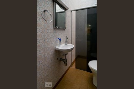Banheiro Social 1 de casa para alugar com 3 quartos, 150m² em Jardim Umuarama, São Paulo
