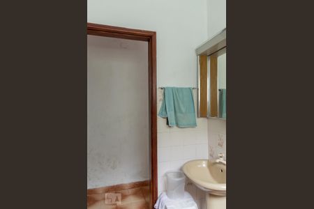 Casa à venda com 165m², 3 quartos e 2 vagasBanheiro