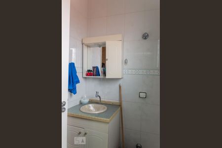 Casa à venda com 165m², 3 quartos e 2 vagasBanheiro