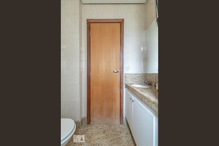 Banheiro de apartamento para alugar com 3 quartos, 137m² em Sagrada Família, Belo Horizonte