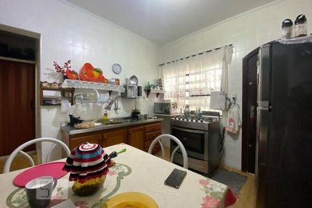 Casa à venda com 180m², 4 quartos e 3 vagas Casa à venda com 180m², 4 quartos e 3 vagasCozinha