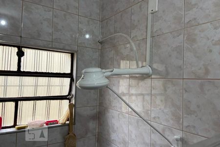 Casa à venda com 180m², 4 quartos e 3 vagas Casa à venda com 180m², 4 quartos e 3 vagasChuveiro