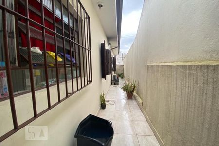 Casa à venda com 180m², 4 quartos e 3 vagas Casa à venda com 180m², 4 quartos e 3 vagasCorredor