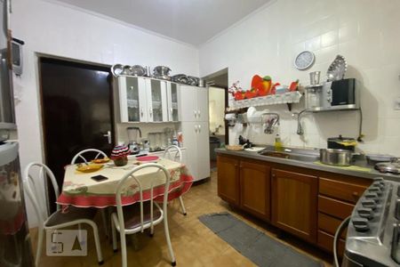 Casa à venda com 180m², 4 quartos e 3 vagas Casa à venda com 180m², 4 quartos e 3 vagasCozinha