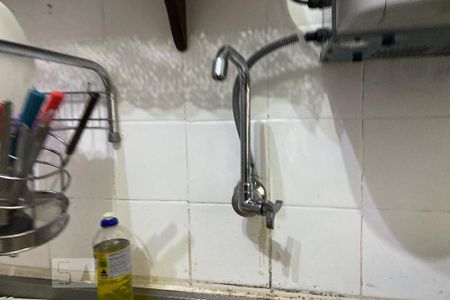 Casa à venda com 180m², 4 quartos e 3 vagas Casa à venda com 180m², 4 quartos e 3 vagasCozinha - Torneira