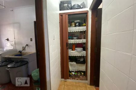 Casa à venda com 180m², 4 quartos e 3 vagas Casa à venda com 180m², 4 quartos e 3 vagasDespensa