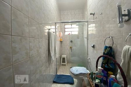 Casa à venda com 180m², 4 quartos e 3 vagas Casa à venda com 180m², 4 quartos e 3 vagasBanheiro